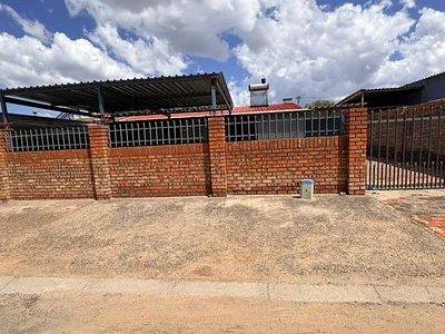 3 Bedroom House For Sale in Kimberley - lXdA.webp