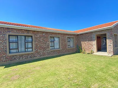 4 Bedroom House For Sale in George - 7Ol0.webp