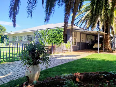 4 Bedroom House For Sale in Ventersdorp - 6vsN.webp