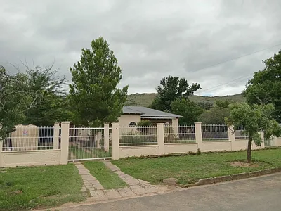 4 Bedroom House For Sale in Queenstown - S1lh.webp