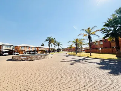 3 Bedroom Townhouse For Sale in Pretoria - Vjua.webp