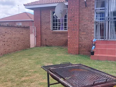 2 Bedroom Townhouse For Sale in Polokwane - 5c2H.webp