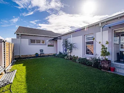 3 Bedroom House For Sale in Port Elizabeth - i55e.webp