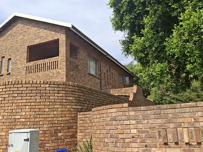 4 Bedroom House For Sale in Akasia - Nsuy.webp