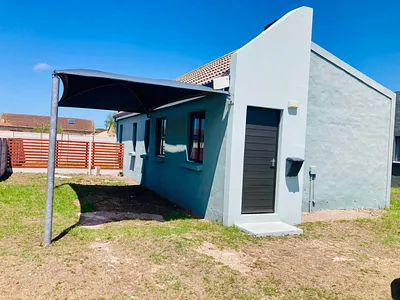 3 Bedroom Townhouse For Sale in Port Elizabeth - fTmg.webp