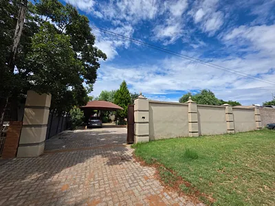 3 Bedroom House For Sale in Kimberley - UAM0.webp