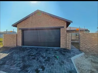 3 Bedroom House For Sale in Port Elizabeth - HsE7.webp
