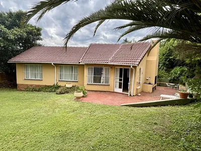 2 Bedroom House For Sale in Roodepoort - 8cH1.webp