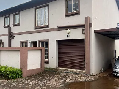 3 Bedroom Townhouse For Sale in Pretoria - 8cxF.webp
