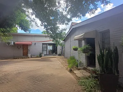 5 Bedroom House For Sale in Klerksdorp - BzZL.webp