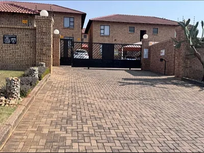 2 Bedroom Apartment For Sale in Middelburg - lnMt.webp
