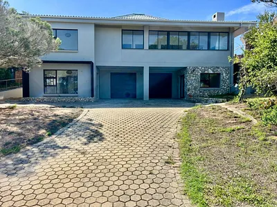 4 Bedroom House For Sale in Stilbaai West, Stilbaai - 9TLP.webp
