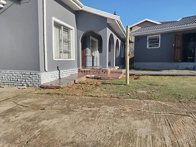 4 Bedroom House For Sale in Port Elizabeth - UULC.webp