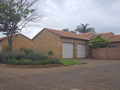 3 Bedroom Townhouse For Sale in Pretoria - kAIZ.webp