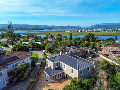 4 Bedroom House For Sale in Knysna - GzSH.webp