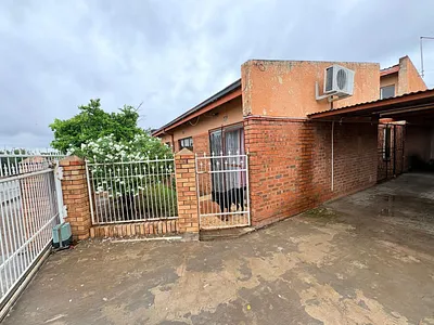 3 Bedroom House For Sale in Kimberley - 7DP3.webp