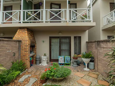 2 Bedroom Townhouse For Sale in Port Elizabeth - ZR5q.webp