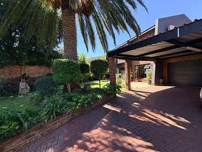 4 Bedroom House For Sale in Kimberley - u4mQ.webp