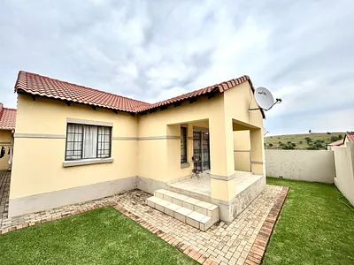 3 Bedroom Townhouse For Sale in Pretoria - img