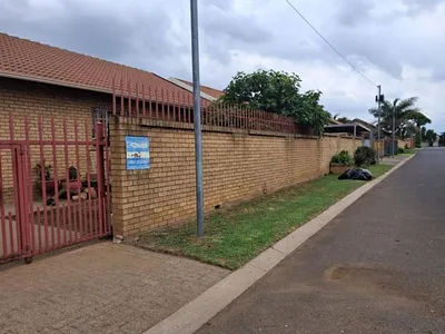 2 Bedroom Townhouse For Sale in Witbank - b3I6.webp
