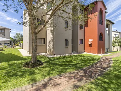 2 Bedroom Apartment For Sale in Krugersdorp - c5UB.webp