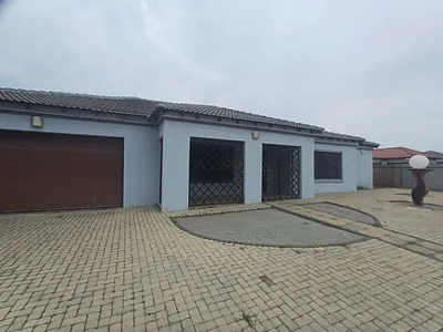 6 Bedroom House For Sale in Klerksdorp - 9aIr.webp