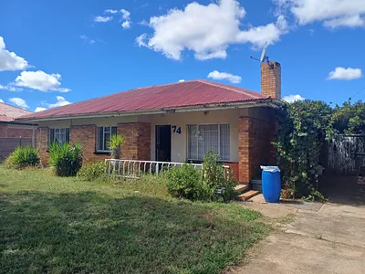 3 Bedroom House For Sale in Klerksdorp - hbrB.webp