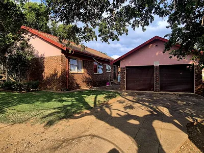 3 Bedroom House For Sale in Lydenburg - ZRWD.webp