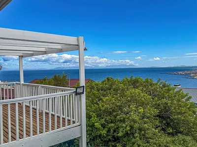 3 Bedroom House For Sale in Gordons Bay - zYmY.webp