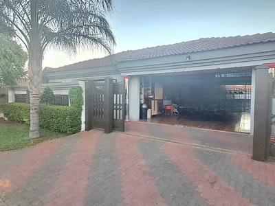 3 Bedroom House For Sale in Soshanguve - xR55.webp