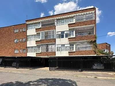 2 Bedroom Apartment For Sale in Johannesburg - 76AK.webp