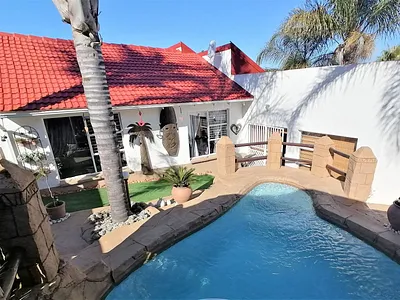 4 Bedroom House For Sale in Krugersdorp - CTut.webp