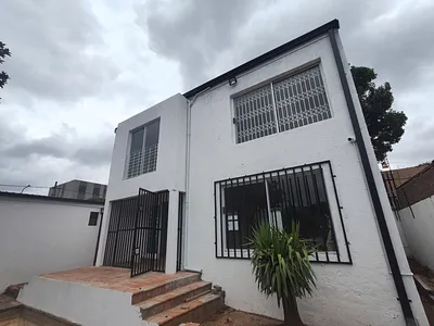 3 Bedroom House To Rent in Johannesburg - rjsC.webp