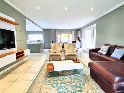 4 Bedroom House For Sale in Sandton - 6shr.webp