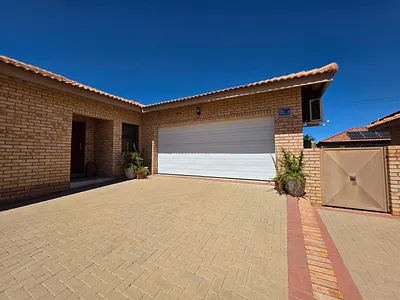 3 Bedroom House For Sale in Kimberley - fWAN.webp