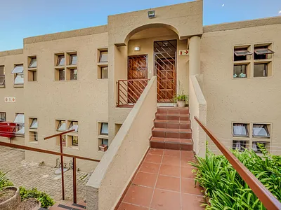 2 Bedroom Apartment For Sale in Roodepoort - LvWZ.webp