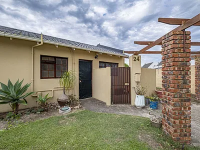 2 Bedroom Townhouse For Sale in Port Elizabeth - AlAL.webp