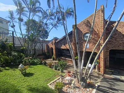 4 Bedroom House For Sale in Chatsworth - 1O1c.webp