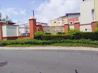 2 Bedroom Apartment For Sale in Sandton - h5nK.webp