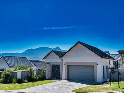 4 Bedroom House For Sale in George - plAq.webp