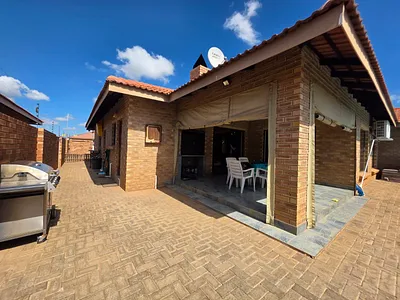 3 Bedroom House For Sale in Kimberley - MqSL.webp