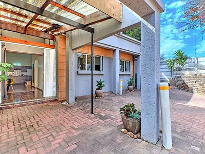 2 Bedroom House To Rent in Sandton - FJCy.webp