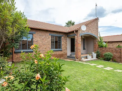 2 Bedroom Townhouse For Sale in Pretoria - O7ym.webp