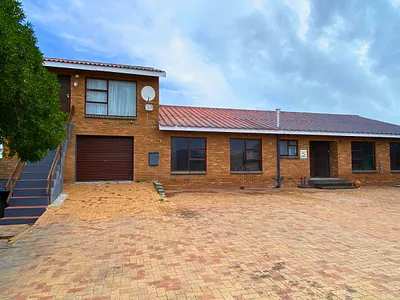 7 Bedroom House For Sale in Gansbaai - VQeM.webp