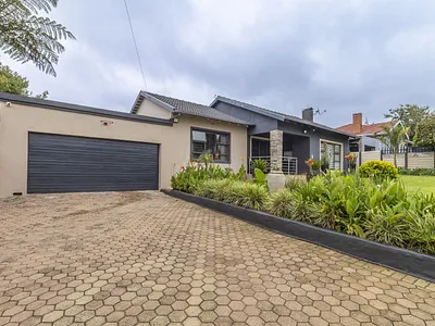 3 Bedroom House For Sale in Roodepoort - XKBk.webp