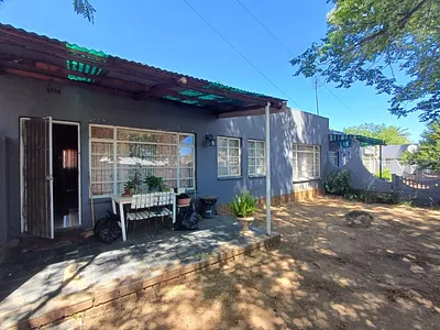2 Bedroom Apartment For Sale in Klerksdorp - FfFp.webp