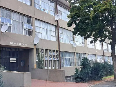 1 Bedroom Apartment For Sale in Germiston - RXpQ.webp