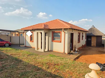 3 Bedroom House For Sale in Akasia - aShh.webp