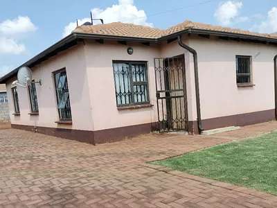 3 Bedroom House For Sale in Soweto - G30X.webp