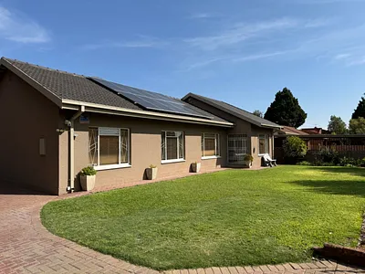 4 Bedroom House For Sale in Kimberley - 6hp4.webp